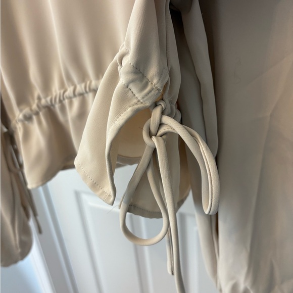 Dynamite Light Beige Long Sleeve Blouse Size Medium - Picture 9 of 10